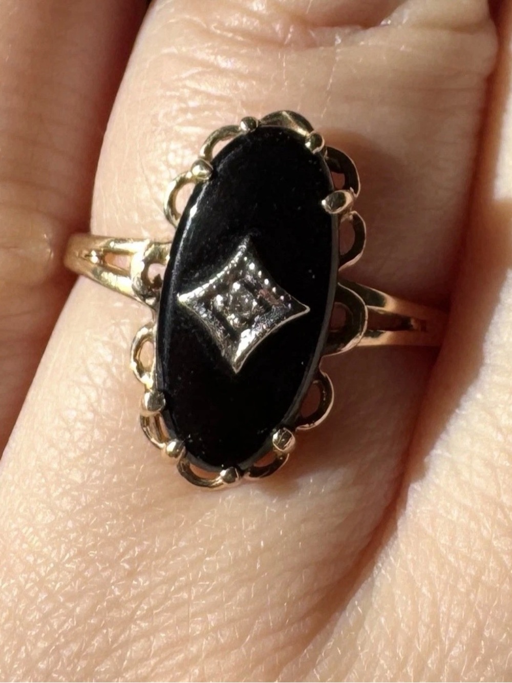 10k Vintage Black Onyx and Diamond Accent Gold Ring